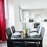 2 Bedrooms-4 Guests-Babycot-Wifi-Freeparking