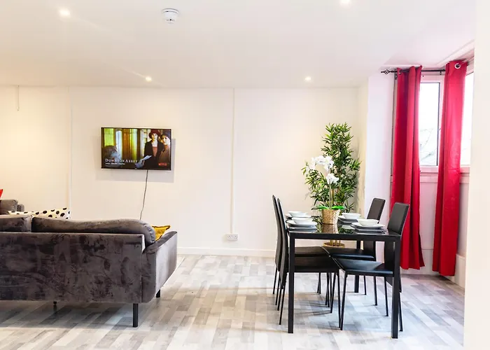 2 Bedrooms-4 Guests-Babycot-Wifi-Freeparking