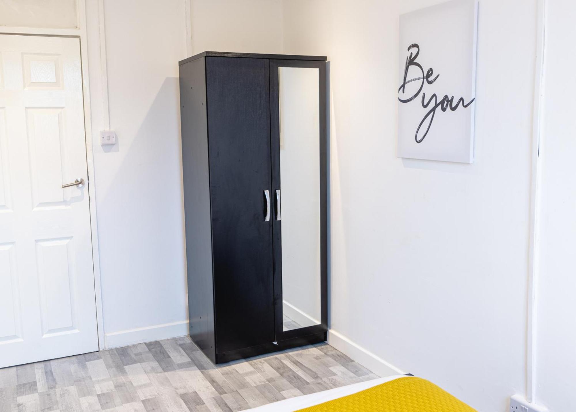 2 Bedrooms-4 Guests-babycot-wifi-freeparking *