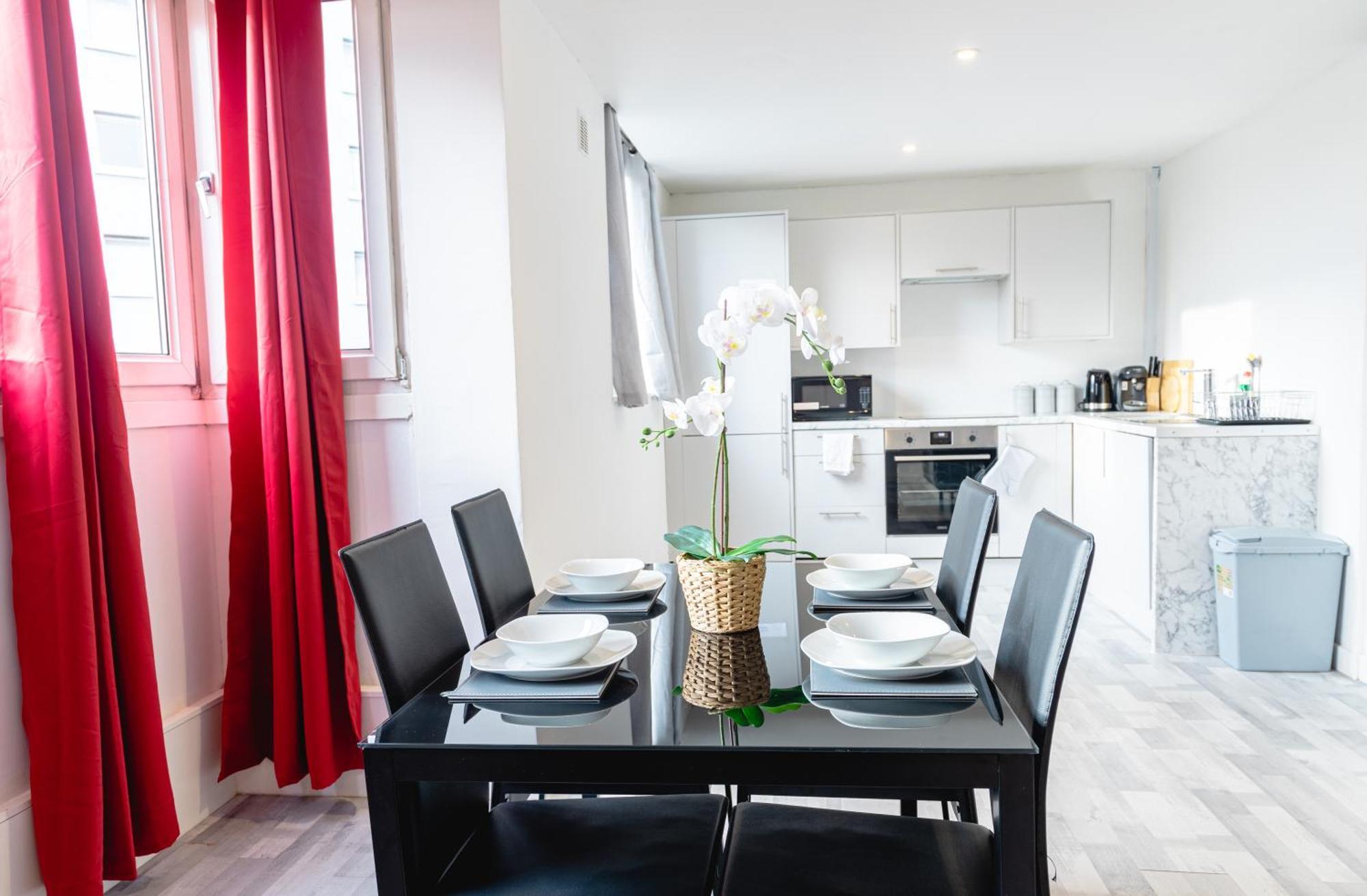 2 Bedrooms-4 Guests-babycot-wifi-freeparking *